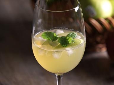 Summer drink „Green Sapple“