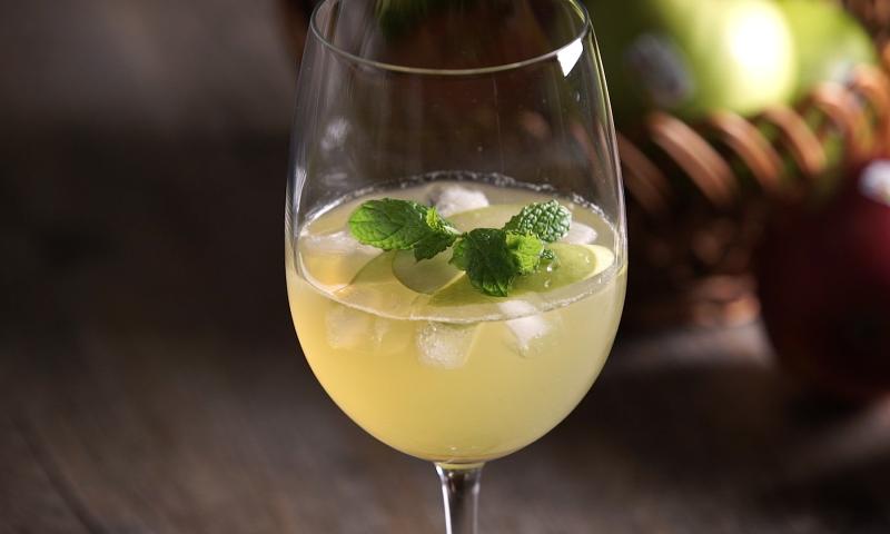 Summer drink „Green Sapple“