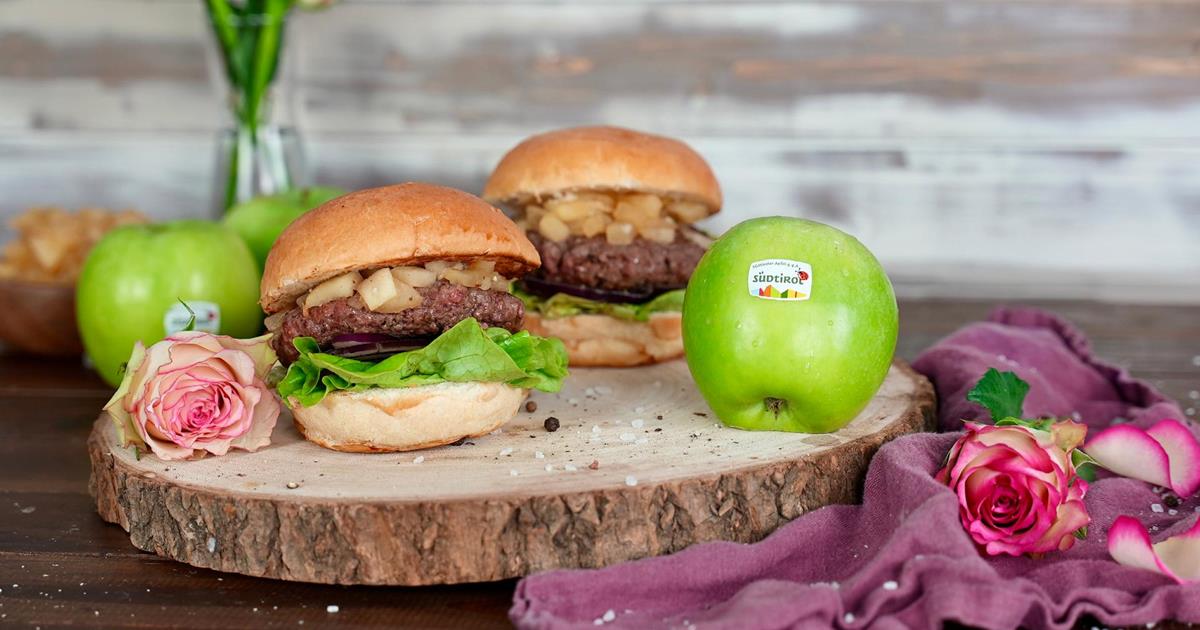 Beef burgers with apple relish