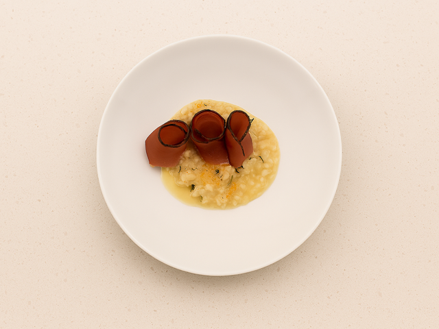 Risotto with apples, speck and Schüttelbrot from South Tyrol