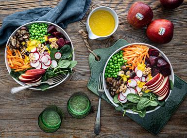 Vegan bowl with apples from South Tyrol, beetroot and turmeric dressing