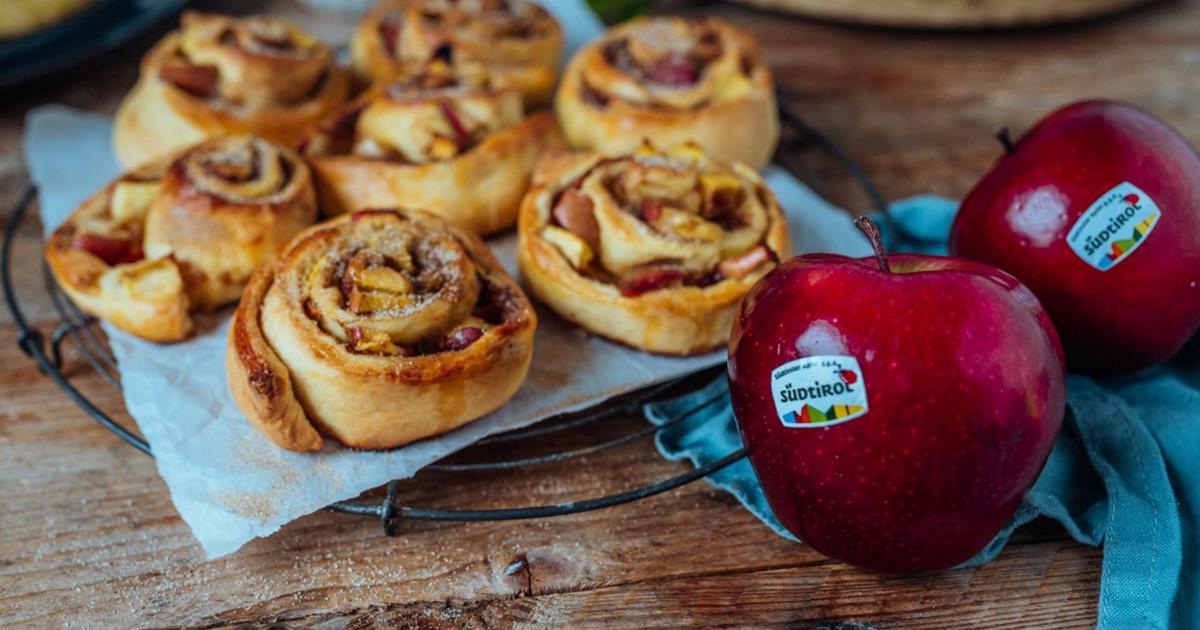 Apple rolls, yeast-free