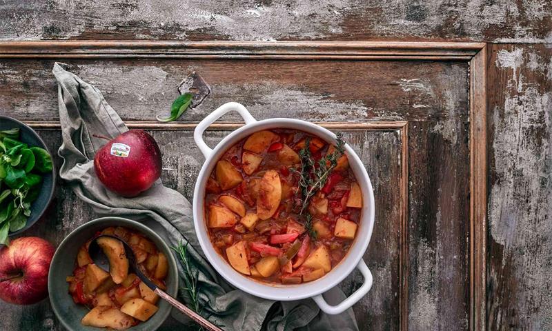 Apple and potato goulash