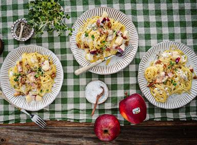 Pasta with blue cheese, Südtiroler Apfel PGI and w