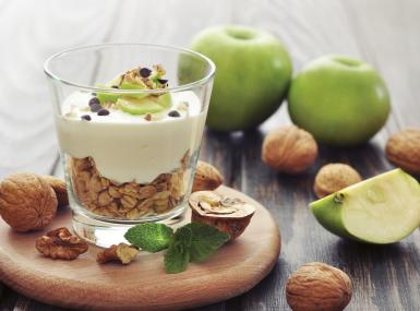 Yoghurt with cereals and apple mousse