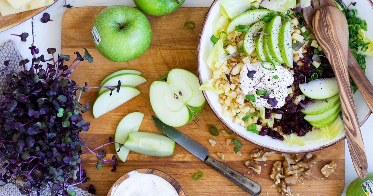 Apple & cheese salad
