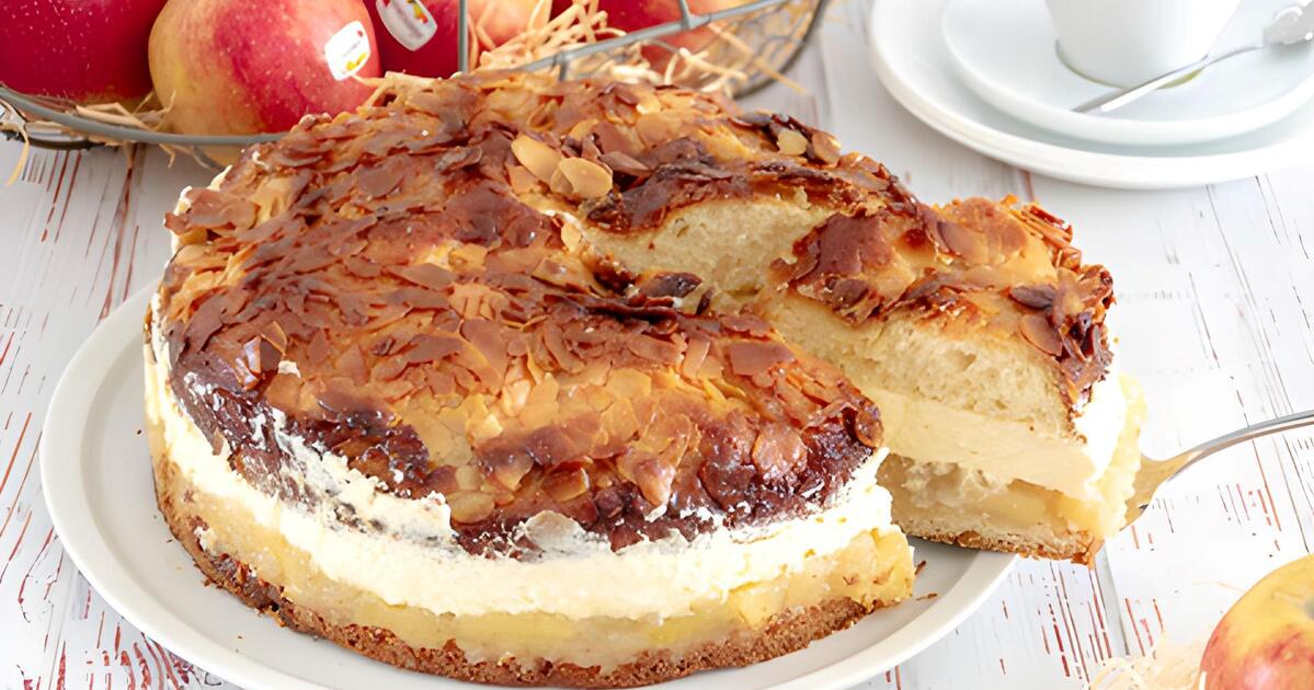 Apple Bienenstich with Buttercream and Almonds | Recipe with a Twist