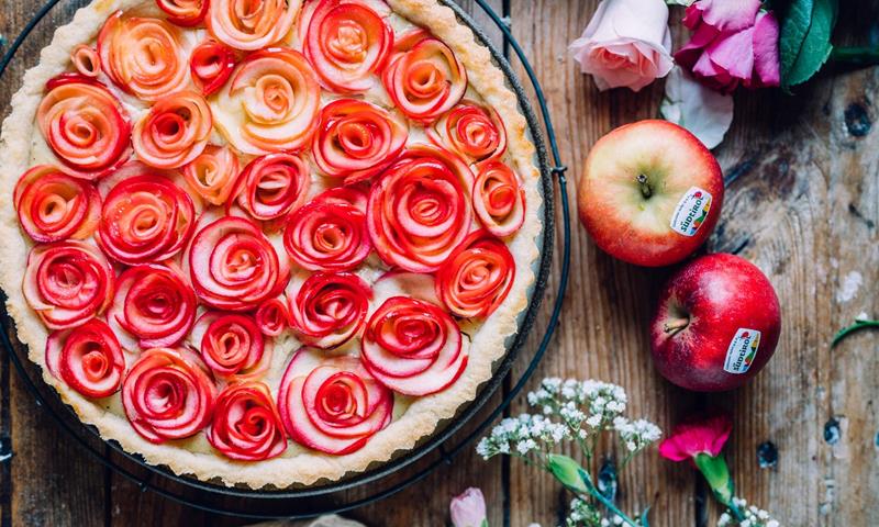 Tarte with apple roses